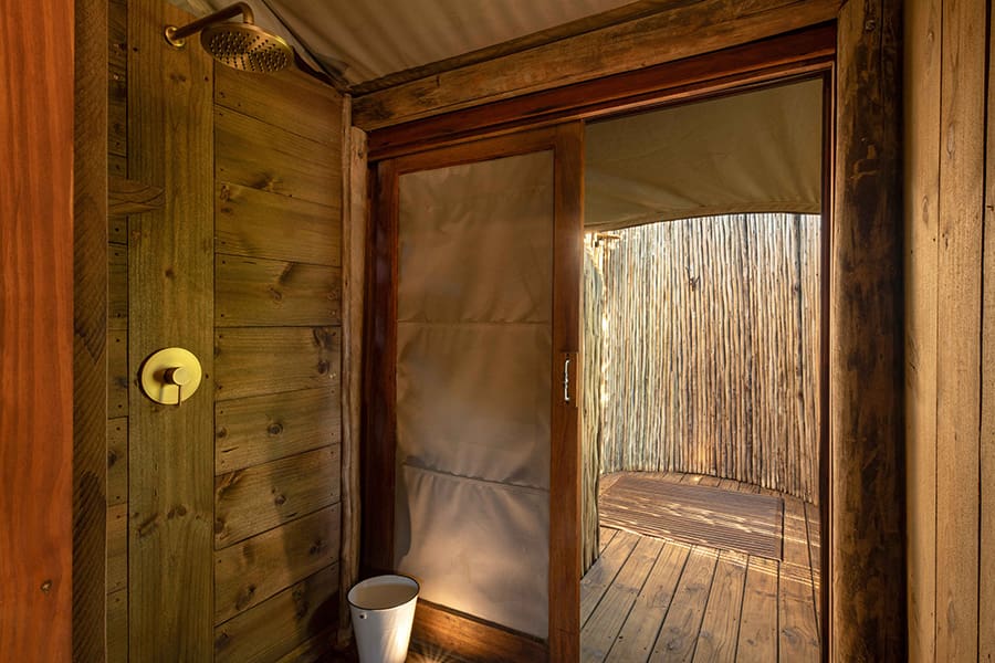 sable-alley-natural-selection-botswana-khwai-private-reserve-okavango-delta-_guest-tent-indoor-shower-1