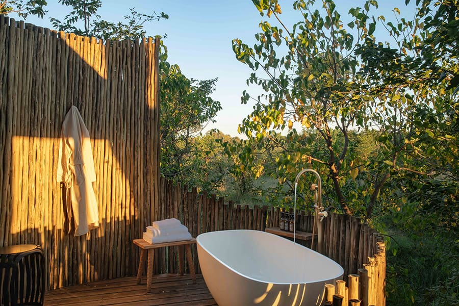 sable-alley-natural-selection-botswana-khwai-private-reserve-okavango-delta-_honeymoon-tent-outdoor-bath-1