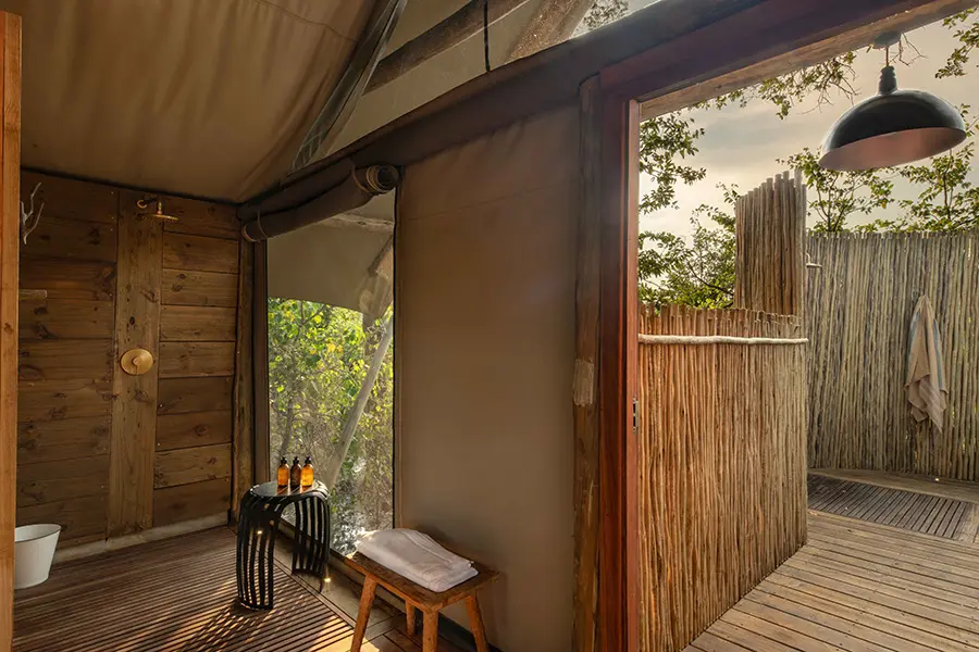 sable-alley-natural-selection-botswana-khwai-private-reserve-okavango-delta-_honeymoon-tent-shower-1