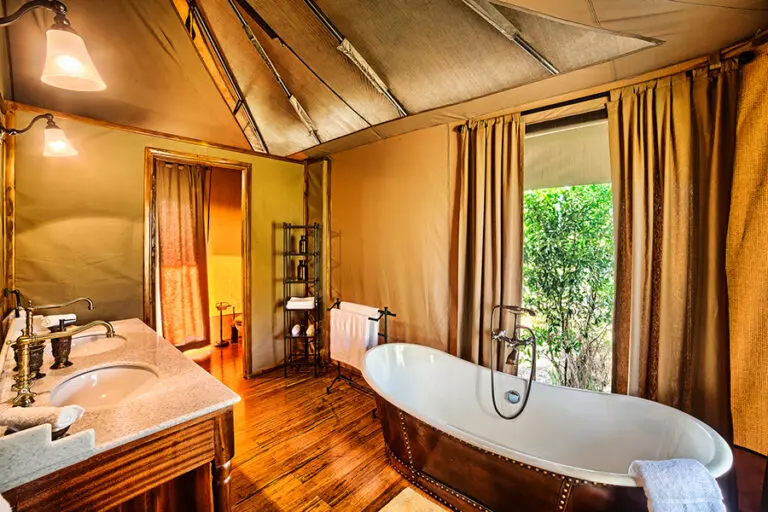 Generous en suite bathrooms feature large bathtubs.