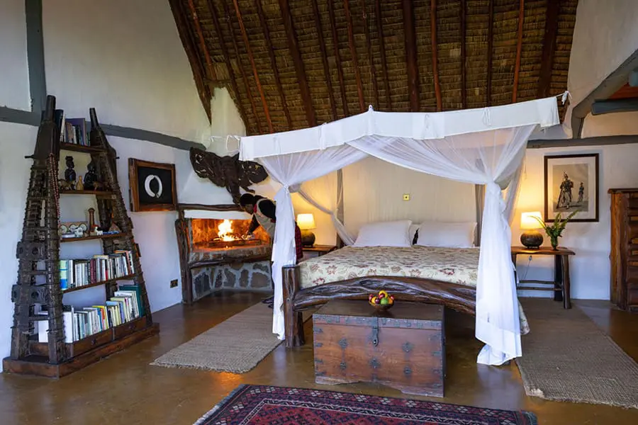 saruni-mara-_11-habitacion-villa-privada-con-chimenea