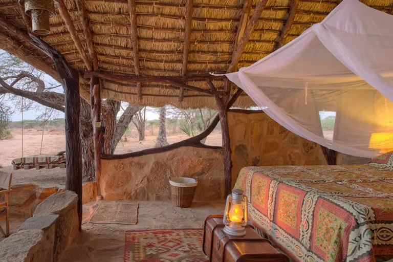 Banda de 2 dormitorios con veranda sobre el río.