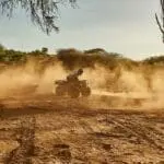 Diviértase en quad por la Reserva Nacional de Samburu, en Kenia.