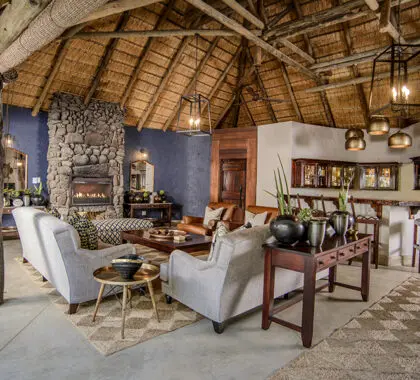 El salón principal de la Reserva Privada de Caza Savanna.