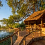 El campamento se ha construido sobre una cubierta de madera elevada.