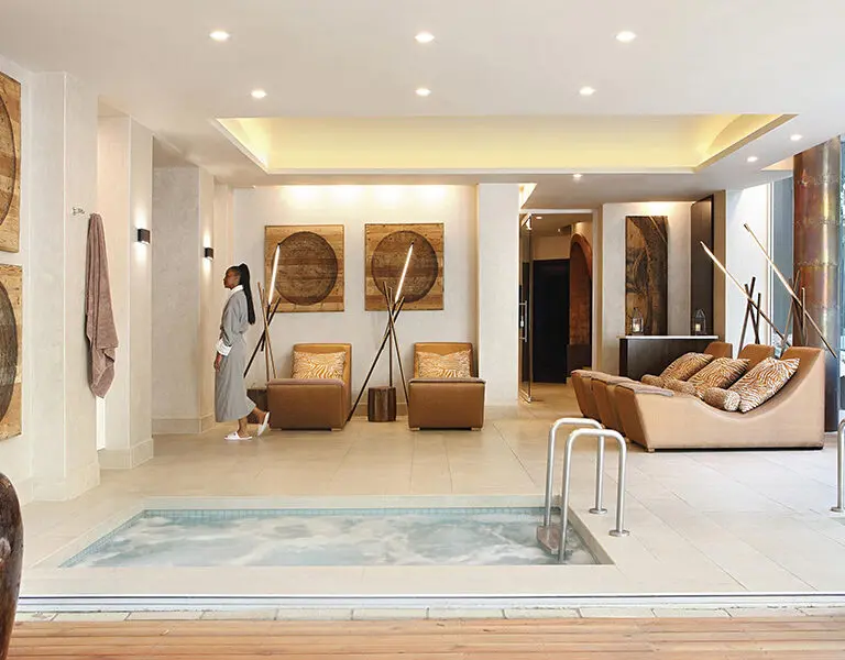 El Soxin Sap dispone de una gama de tratamientos e instalaciones como un jacuzzi.