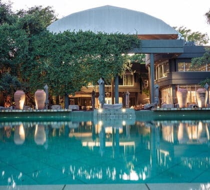 Piscina y exteriores.