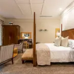 Interior de la habitación del Saxon Hotel, Villas & Spa.