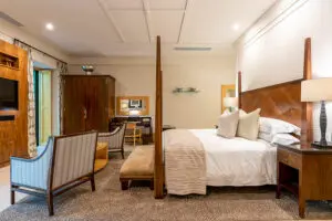 Interior de la habitación del Saxon Hotel, Villas & Spa.