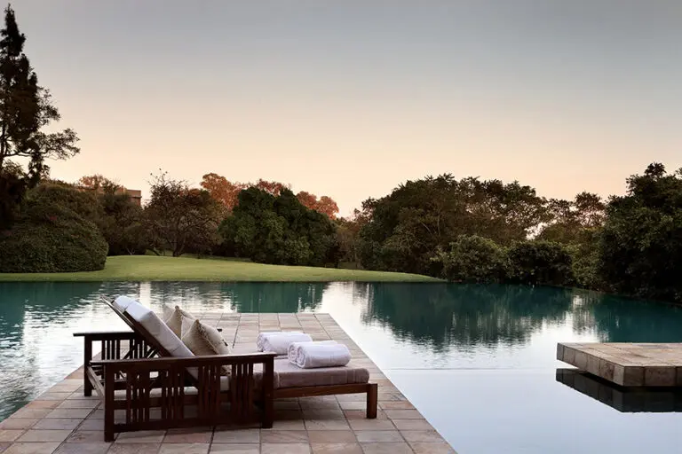 Zona de piscina con vistas