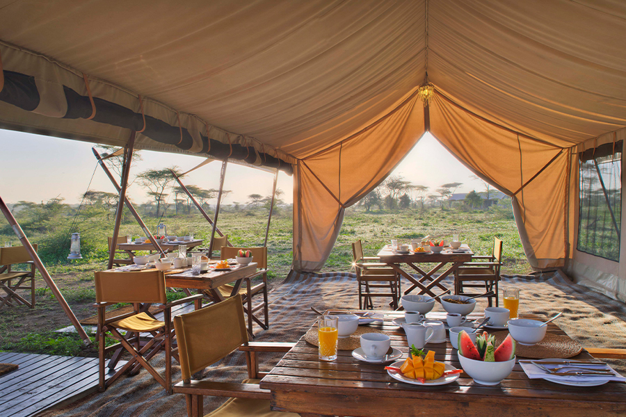 Serengeti-Under-Canvas_dining1