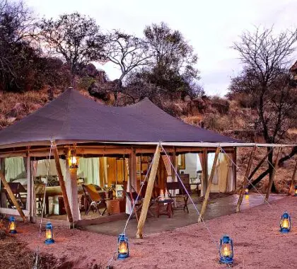 Luxury tented suites are lavishly furnished to offer comfort along with an authentic and traditional safari experience.