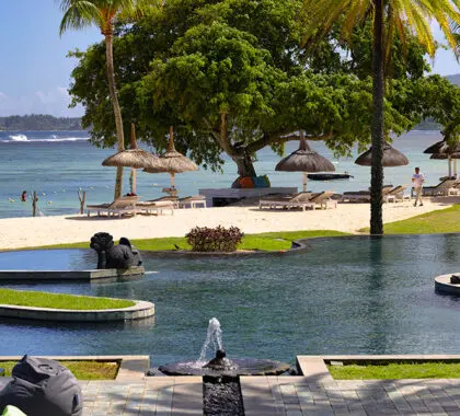 Disfrute de la piscina o la playa en Shanti Maurice.