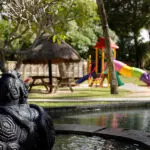 Los niños pueden disfrutar del Kid's Club mientras los adultos se relajan o disfrutan de las instalaciones del complejo.