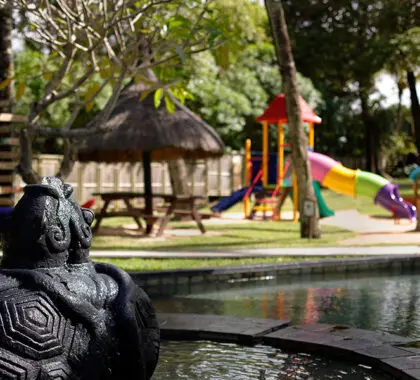 Los niños pueden disfrutar del Kid's Club mientras los adultos se relajan o disfrutan de las instalaciones del complejo.