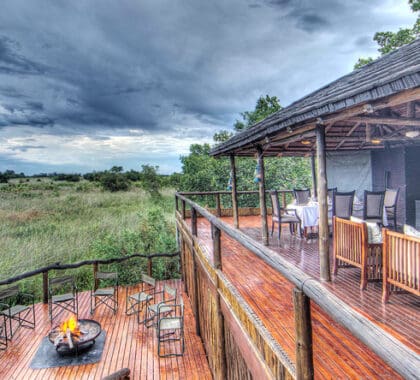 El lodge está construido con materiales naturales y se integra perfectamente en el entorno.