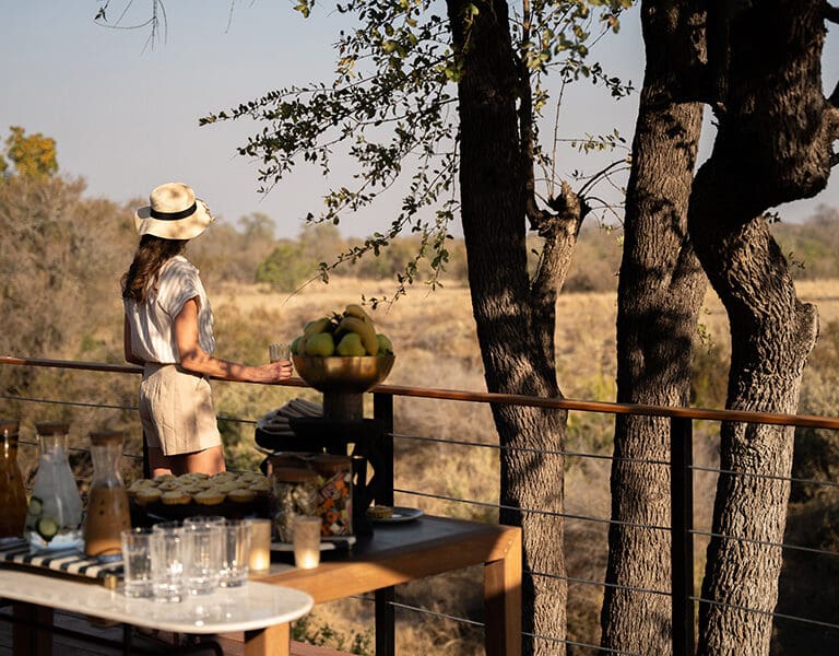 Té en la terraza del Simbambili Game Lodge.