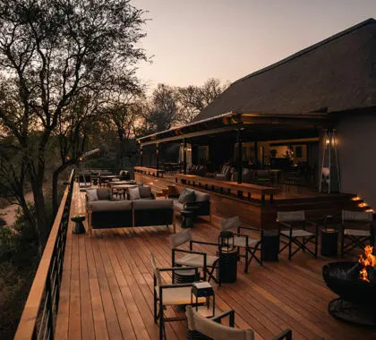 simbambili-main-lodge-deck-at-sunset