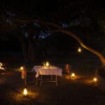 Una cena romántica a la luz de los faroles.