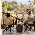 Disfrute de un "safari en sillón" desde la terraza de observación de animales de su suite en tiendas de campaña.