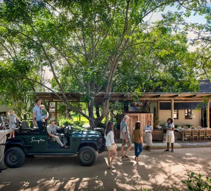 Familia llegando a Singita Castleton.
