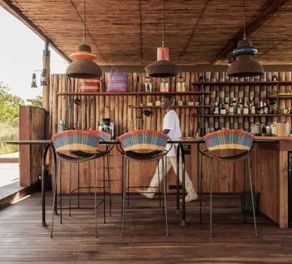 singita-mara-river-tented-camp_bar_deli_emma_jackson-3-1-escalada