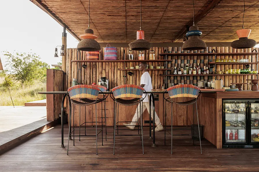 singita-mara-river-tented-camp_bar_deli_emma_jackson-3-1-scaled