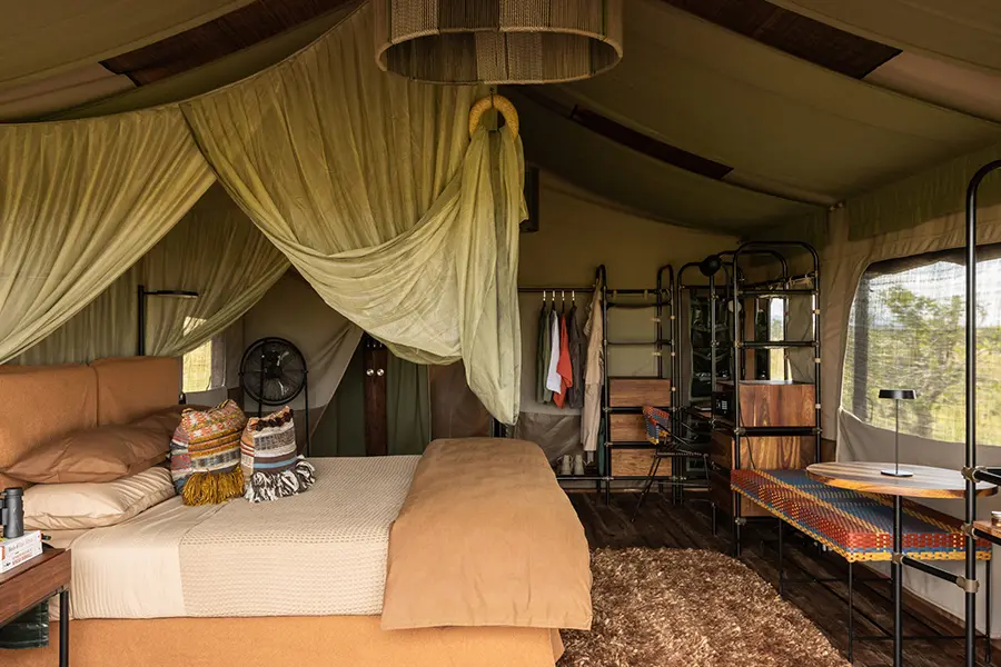 singita-mara-river-tented-camp_tent_interior_emma_jackson-1-1-scaled