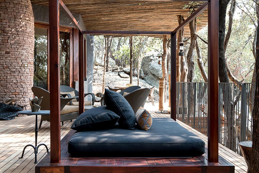 singita-pamushana-lodge_2-una-de-las-suites-deck-sala