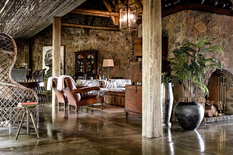 Siéntese en el salón para descansar un rato.