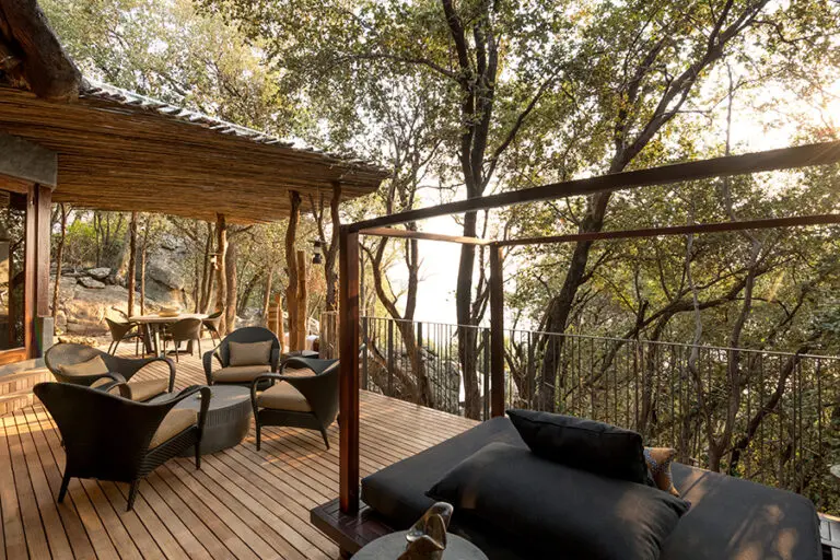 Relájate en la terraza.