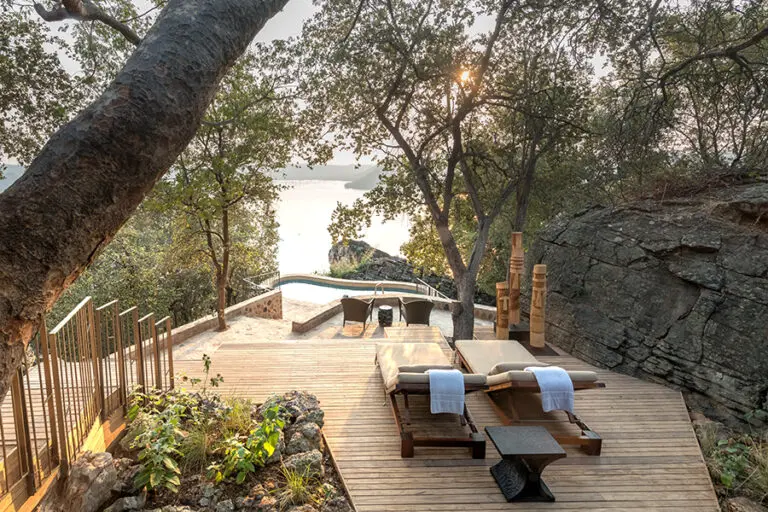 Baja hasta la increíble piscina.