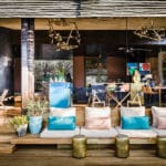 El Lodge cuenta con un salón abierto.