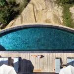 Cubierta de la piscina de la residencia de cuatro dormitorios