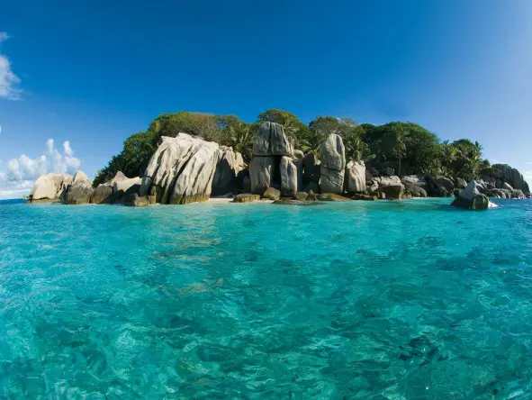 La isla Felicite es una clásica isla de granito de las Seychelles, con playas de arena blanca y aguas cristalinas.
