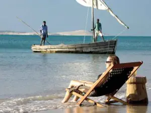 Viajar en solitario es también un momento de reflexión y contemplación, ¡mejor con los pies en el agua!