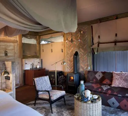 El campamento Somalisa cuenta con siete tiendas elegantemente amuebladas.