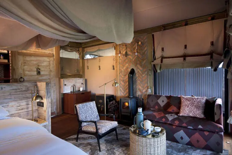 El campamento Somalisa cuenta con siete tiendas elegantemente amuebladas.