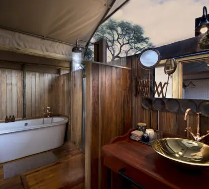 SomalisaExpeditions-Bathroom-LuxuryRoom