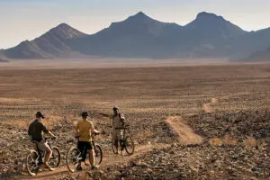 Explore los impresionantes paisajes del Namib con emocionantes aventuras en bicicleta por el desierto. | Sossuvlei Desert Lodge