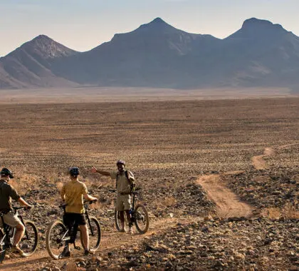 Explore los impresionantes paisajes del Namib con emocionantes aventuras en bicicleta por el desierto. | Sossuvlei Desert Lodge