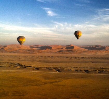 Surque los cielos en globo aerostático con Sossusvlei Lodge.