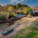 El Ngala Tented Camp está situado en la reserva de Timbavati, rica en animales, en el lecho de un río estacional. 