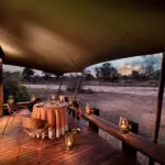 Si desea algo especial, disfrute de una cena privada en la cubierta de su suite.