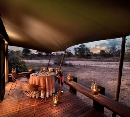 Si desea algo especial, disfrute de una cena privada en la cubierta de su suite.