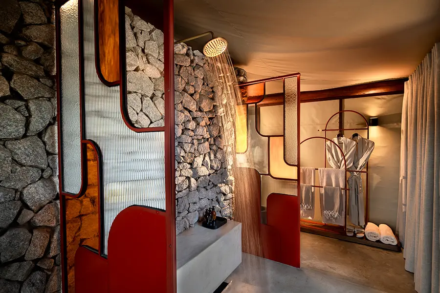south-africa-ngala-tented-camp-tented-suite-inside-shower-_1_