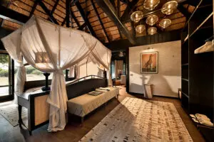 Phinda Vlei Lodge ofrece seis lujosas suites dobles con aire acondicionado.