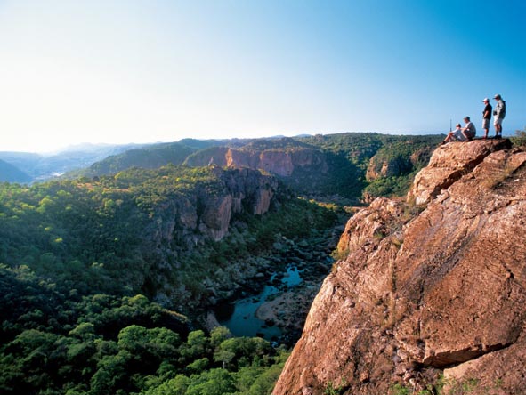No matter your destination, enormous views & stunning scenery are always part of a South African safari.