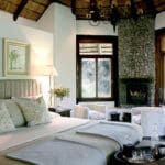 Las suites del Londolozi Founders Camp disponen de chimenea para protegerse del frío invernal del Kruger.