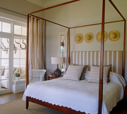 THE-MANOR-AT-SAMARA-the-manor-bedroom-samara-karoo-south-africa-4-1246x1000